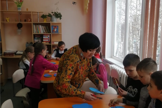 Дети украсили пасхальные яйца