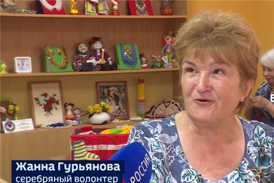 В Чувашии серебряные волонтеры вяжут теплую одежду для жителей Донбасса