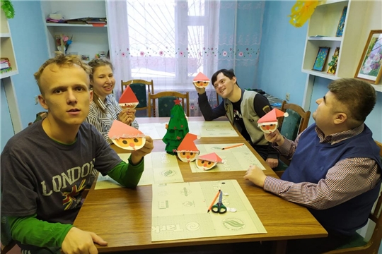 Участники проекта «Возрождение» приготовили сувениры для своих близких