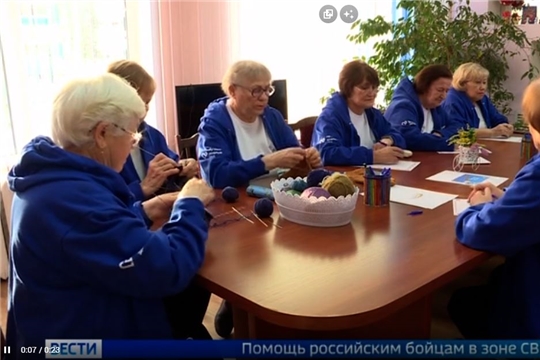 Серебряные волонтеры участвуют в акции "Тепло для героя"