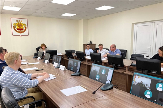 Алена Елизарова провела рабочее совещание по вопросам своевременной выплаты заработной платы