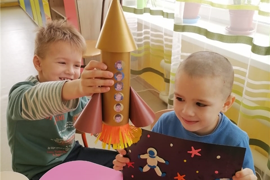 Поделки ко Дню космонавтики