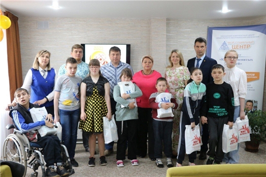 Сегодня в День защиты детей и в рамках Года счастливого детства в Канашском комплексном центре состоялось торжественное открытие компьютерного класса для детей с ограниченными возможностями здоровья