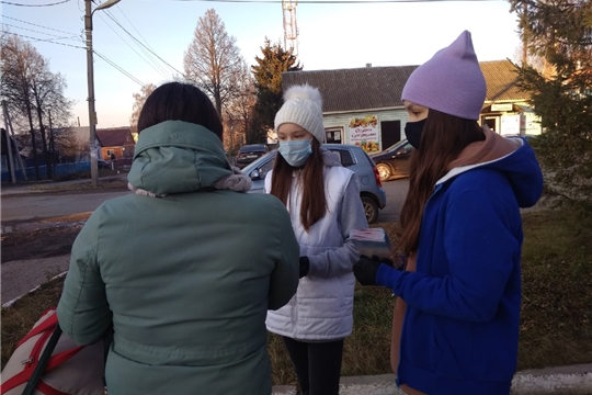 Специалисты отделения помощи семье и детям организовали акцию  «Что ты знаешь про ВИЧ/СПИД? Живи Безопасно!»