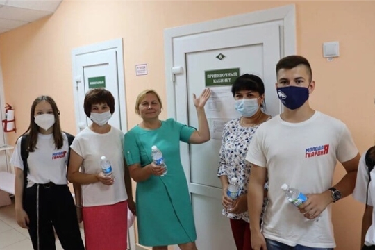 В  БУ «Комсомольский ЦСОН» Минтруда Чувашии проходит второй этап вакцинации  работников от коронавируса.
