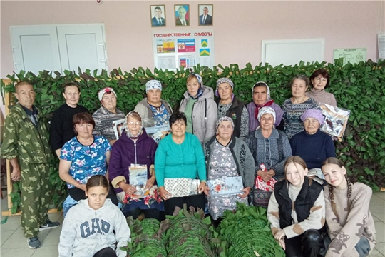 Жители Комсомольского округа продолжают поддерживать своих солдат, изготавливая маскировочные сети