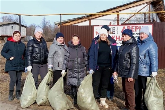 Сотрудники Красночетайского центра социального обслуживания приняли  активное участие в районном экологическом субботнике