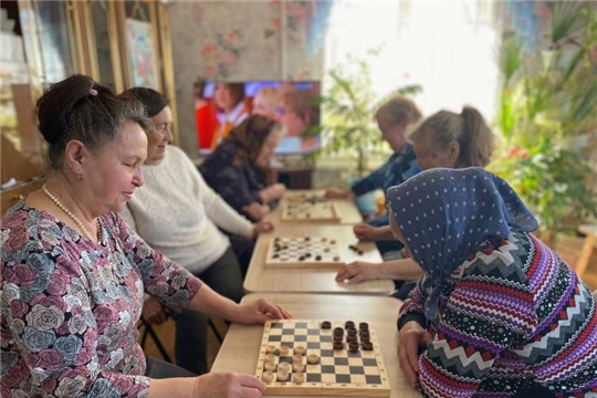 «Серебряные» волонтеры успешно реализуют добровольческий проект «Игры разума»