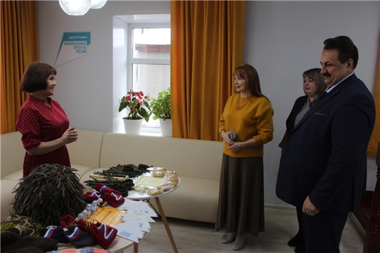 Председатель Чувашской Республиканской общественной организации «Союз женщин Чувашии» Наталья Николаева ознакомилась с работой Порецкого женсовета