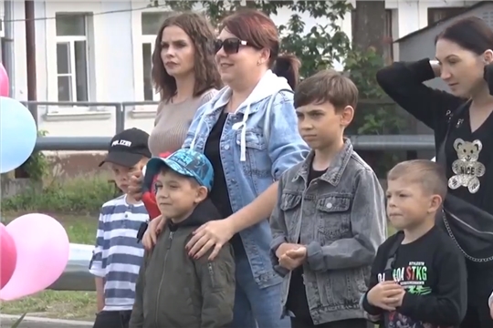 Детство - это ты и я. В День защиты детей мальчишек и девчонок ожидала большая развлекательная программа.