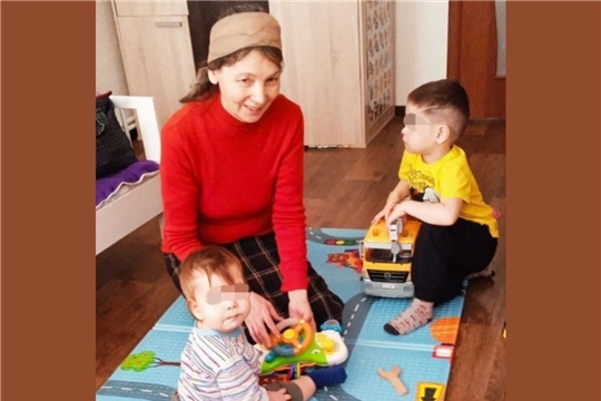 Экспресс-бабушки помогают семьям в кратковременном уходе за детьми