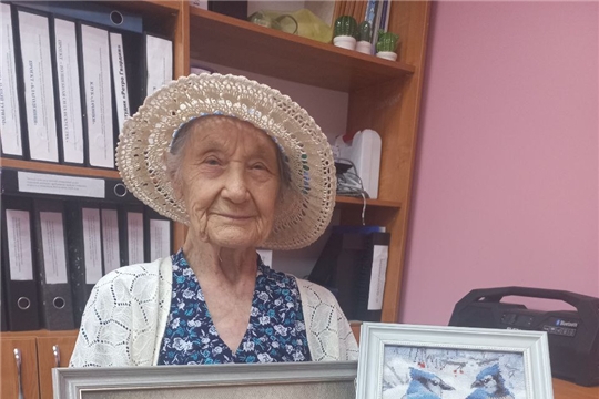 92-летняя пенсионерка создаёт удивительной красоты вышивки