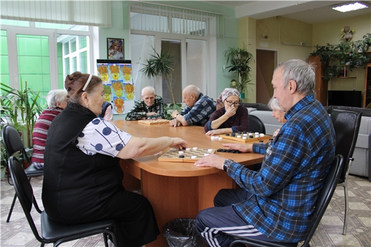 89-летний пенсионер принял участие в шашечном турнире