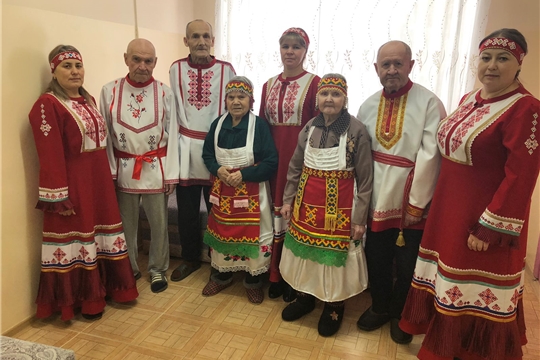 Ветераны стационарного отделения приняли участие в увлекательной фотосессии ко Дню чувашской вышивки