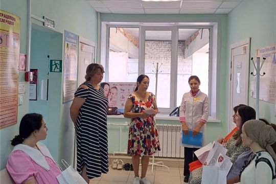 Работники Комсомольского центра соцобслуживания поддержали акцию «День здоровой мамы»