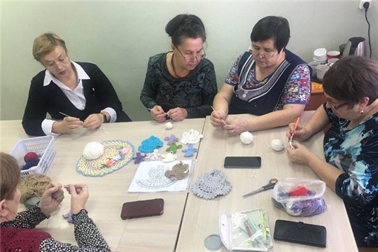 Активные рукодельницы готовят   амулеты – обереги для военнослужащих