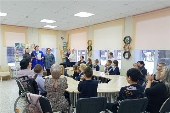 «Особенные» дети поздравили своих прекрасных мам с Днем матери