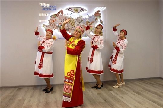 Для получателей социальных услуг, активных участников танцевальных клубов организована танцевальная «костюмная» вечеринка