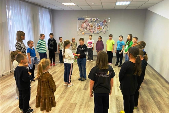 Веселые игры в лагере сплотили детей и создали благоприятную атмосферу