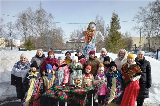 Дети и взрослые в масленичную неделю весело проводили зиму