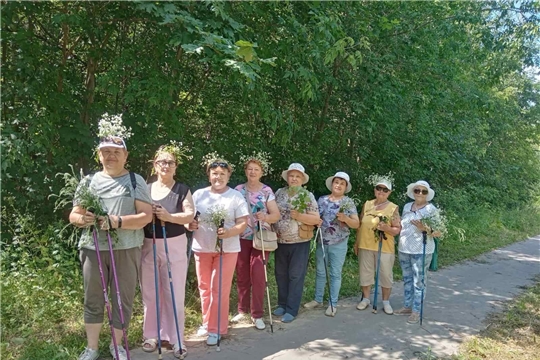 Занятия "скандинавской" ходьбой прочно вошли в круг интересов зрелого возраста